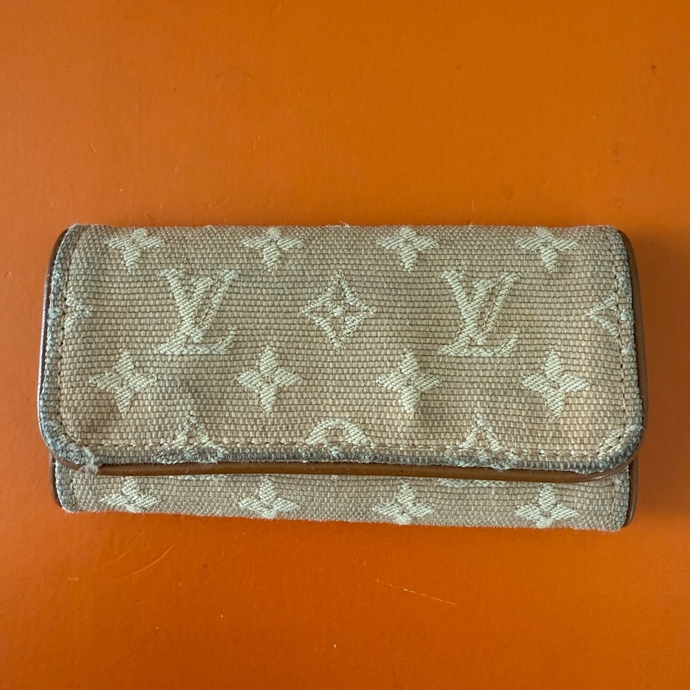 LOUIS VUITTON KEY HOLDER